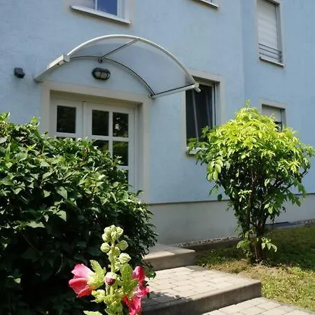 Wohnglueck Mit Balkon Im Preussischen Viertel 아파트 드레스덴