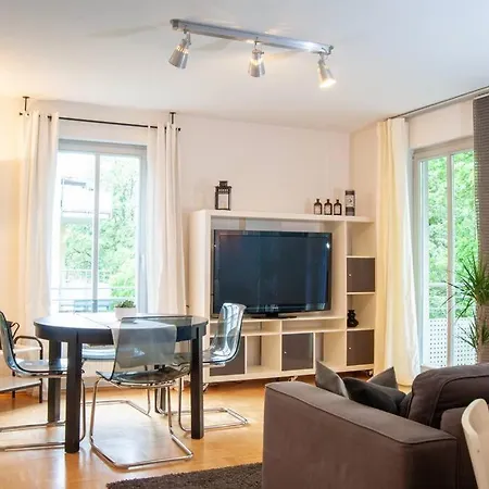 Wohnglueck Mit Balkon Im Preussischen Viertel 아파트 드레스덴